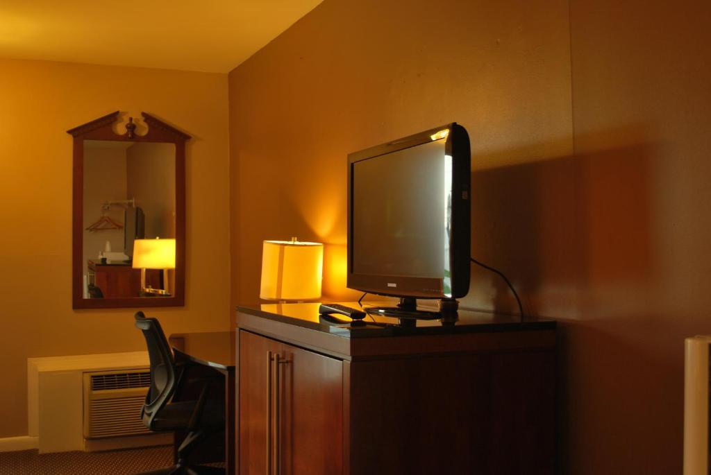 Relax Inn Watertown Exterior foto