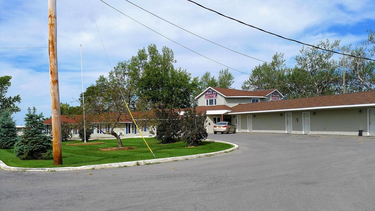 Relax Inn Watertown Exterior foto