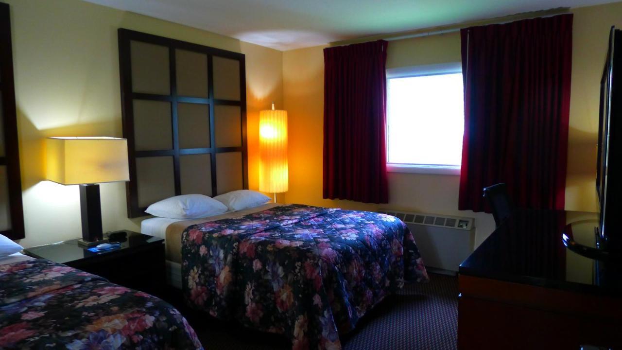 Relax Inn Watertown Exterior foto